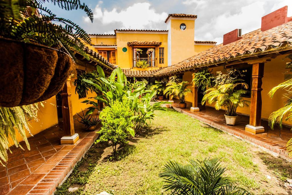 La Casa Amarilla 3*