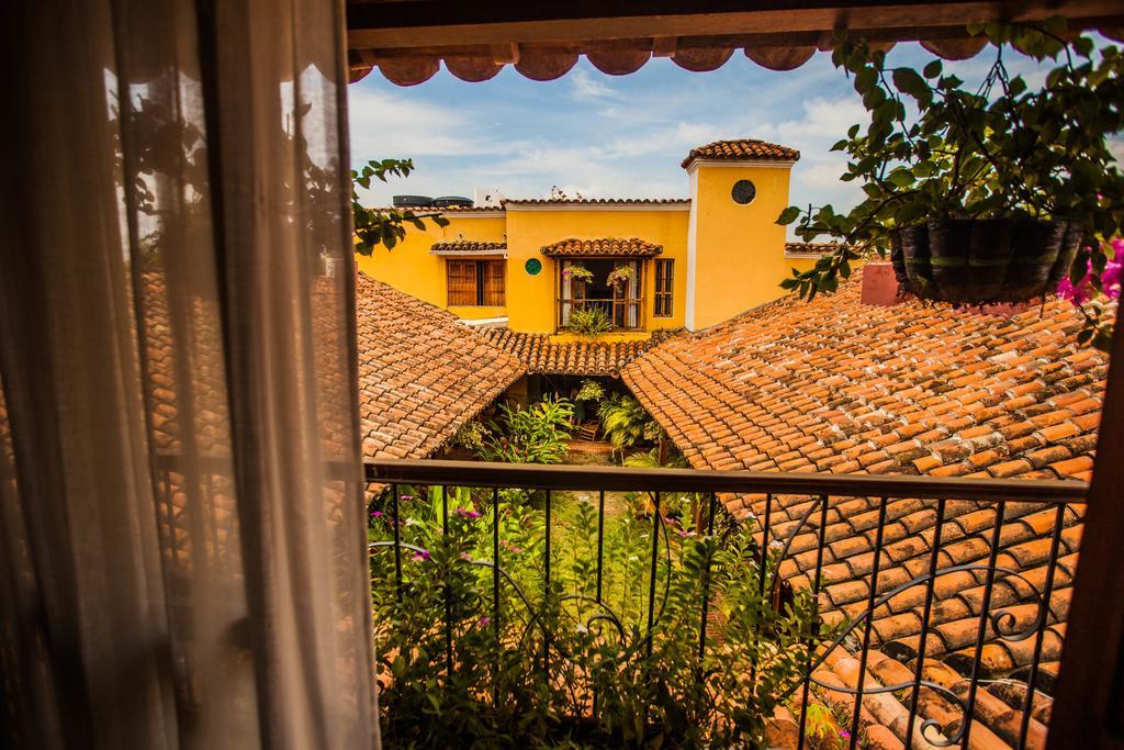 La Casa Amarilla